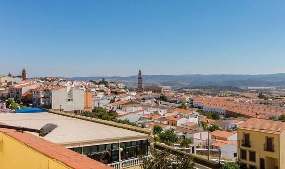 Hotel Los Templarios Jerez De Los Caballeros Bagian luar foto
