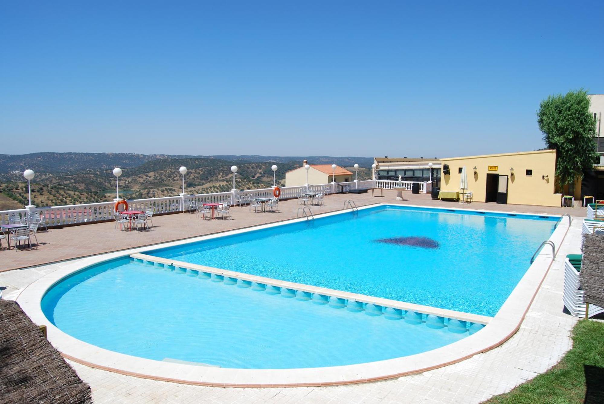 Hotel Los Templarios Jerez De Los Caballeros Bagian luar foto