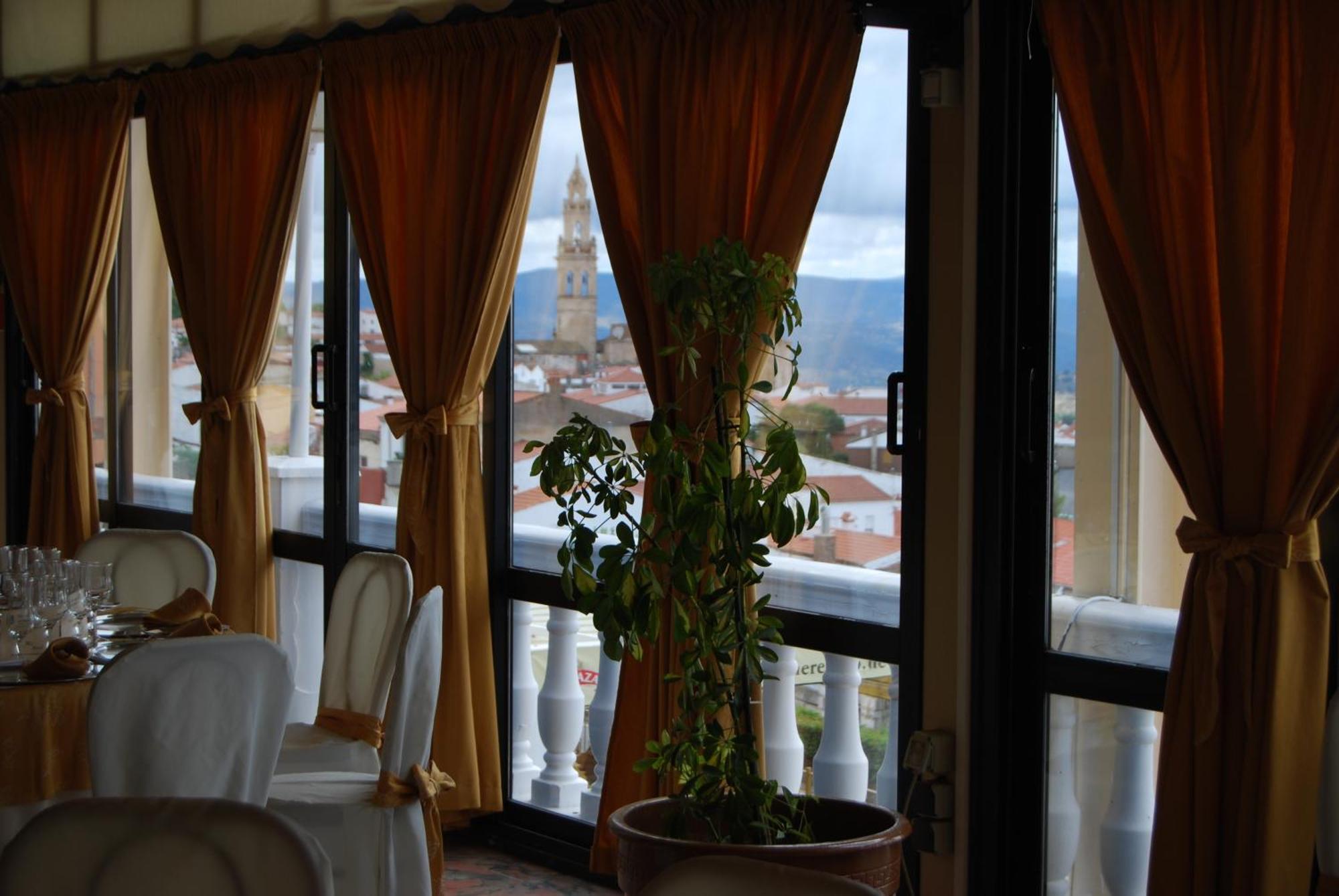 Hotel Los Templarios Jerez De Los Caballeros Bagian luar foto